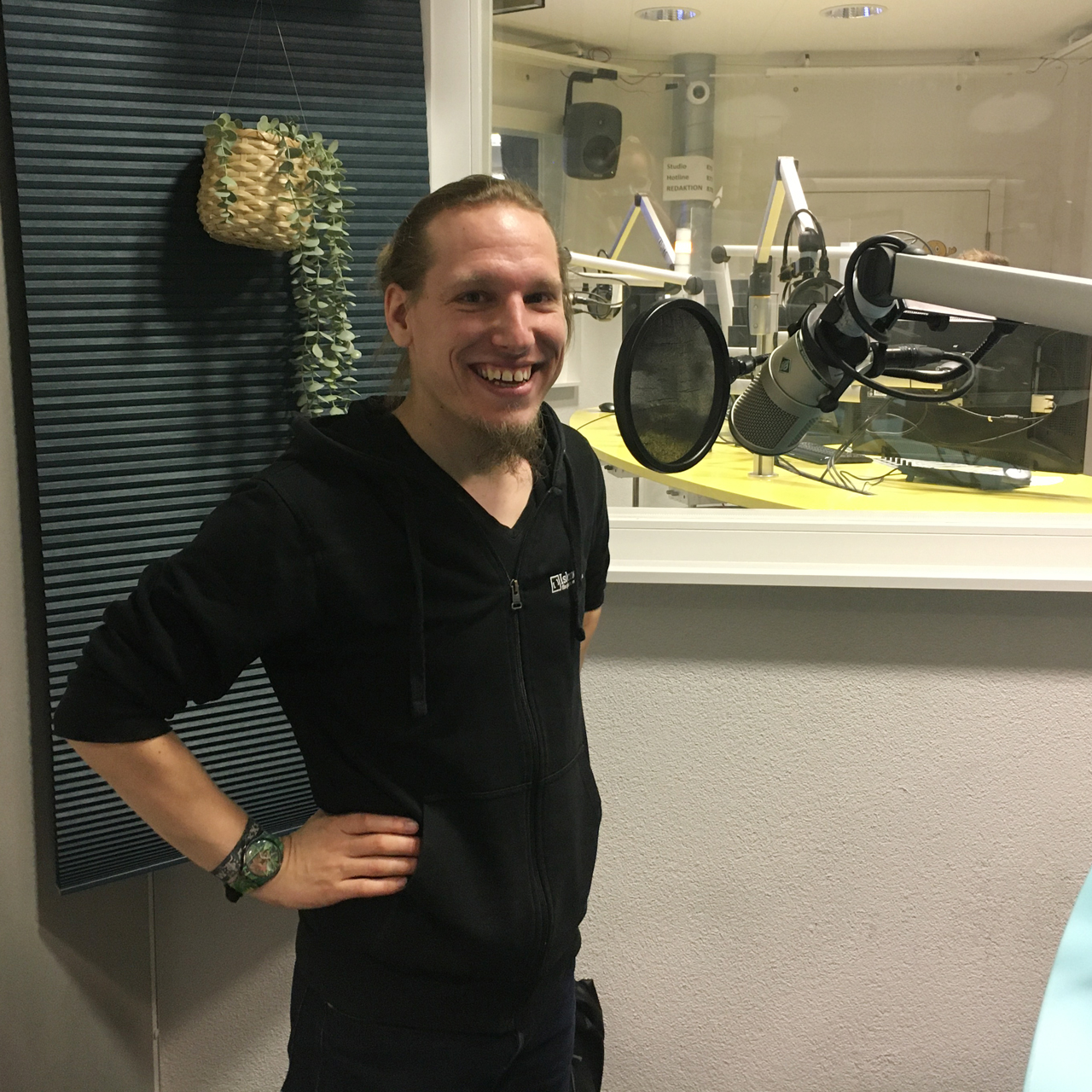 agentur/lukasschwarzenbacher/lukas_schwarzenbacher_bei_radio_top.jpg